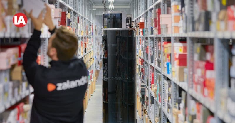 The Magazino TORU logistics robot